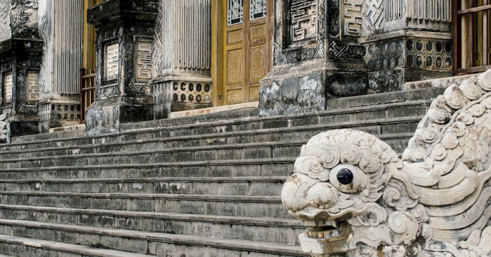 From Tam Quan Gate, visitors continue up 29 steps to reach Nghi Mon Gate and Bai Dinh Yard